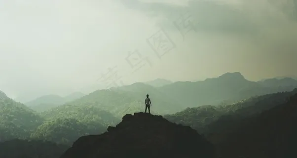 远山山顶人图片 远山山顶人图片