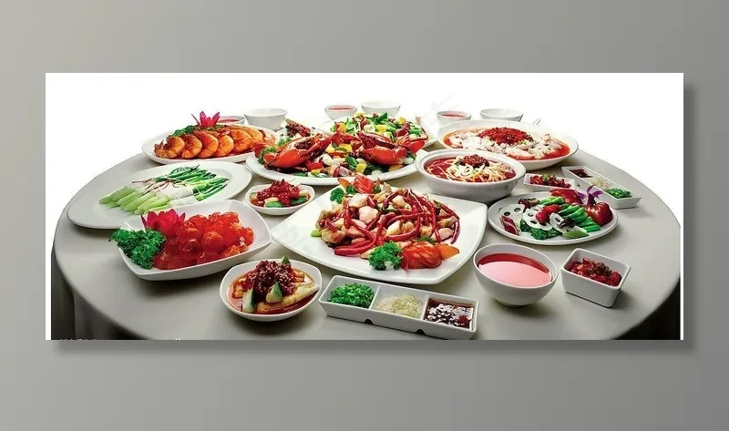 一桌子的菜图片