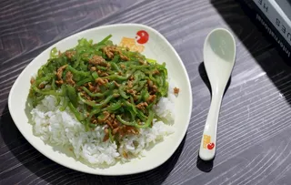 青椒肉丝饭图片