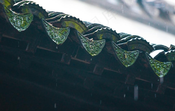 屋檐屋角下雨意境背景素材图片