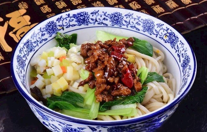 臊子牛肉面拉条子图片