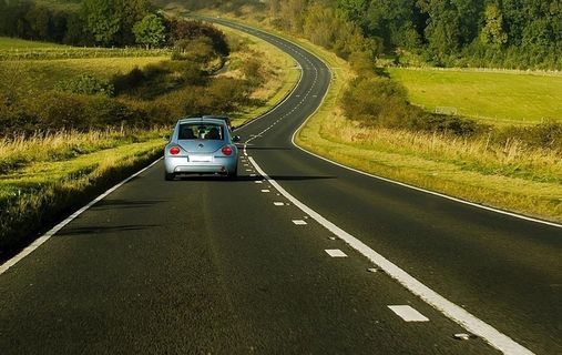 汽车行驶公路图片