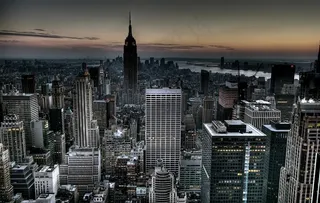 高清黑白城市高楼大厦风景画图片