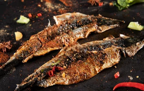 烤秋刀鱼图片 烤秋刀鱼图片