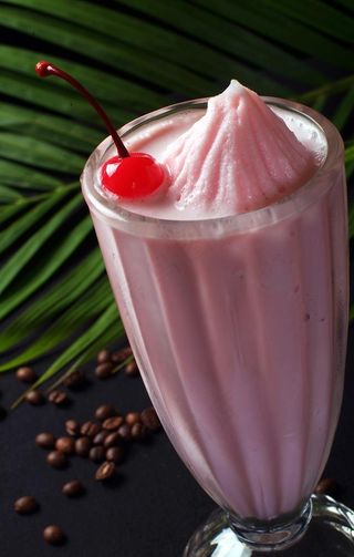 奶昔草莓奶昔图片