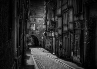 黑白的街道图片