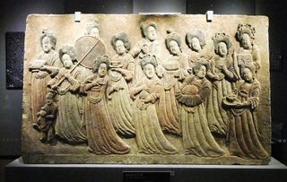 彩绘 奉侍浮雕图片