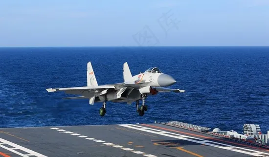歼15着舰图片
