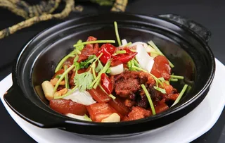 干锅带皮小黄牛图片