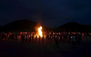 篝火晚会现场图片