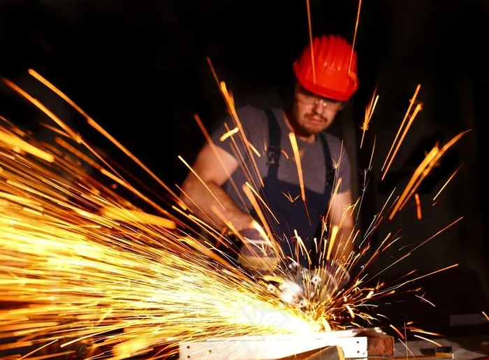 电焊工人摄影图图片