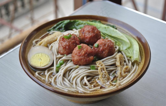 肉丸荞麦面图片