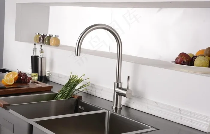 水龙头场景拍菜鸟图库片