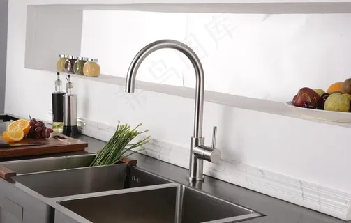 水龙头场景拍菜鸟图库片