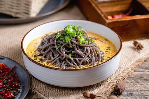 麻辣蕨根粉图片