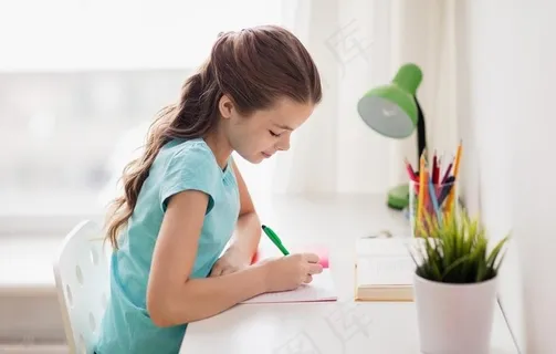 习作女孩图片