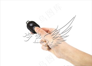 手拿蓝牙遥控器图片