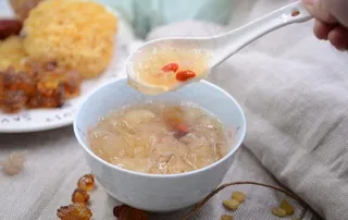 银耳雪燕桃胶炖皂角米图片