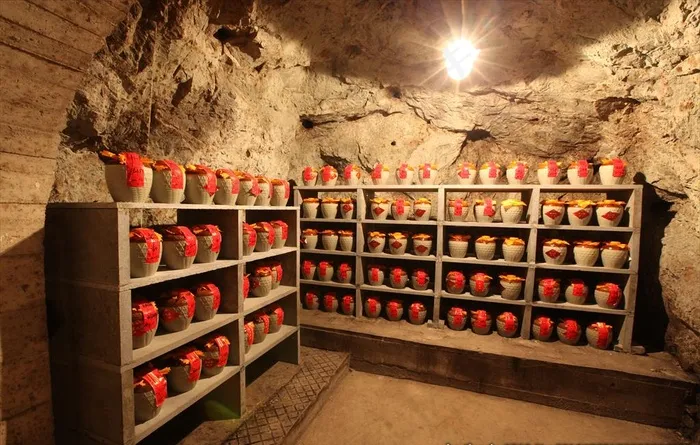 酒文化 酒缸 洞藏 酒坛 酒窖图片