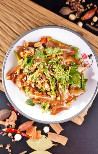 凉拌猪耳朵图片