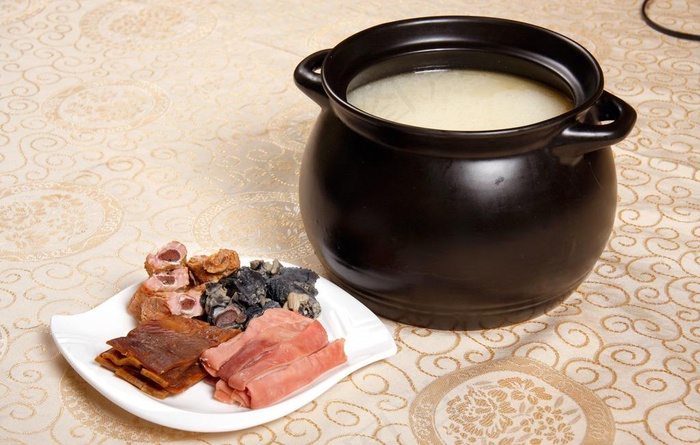 鱿鱼干煲乌鸡图片