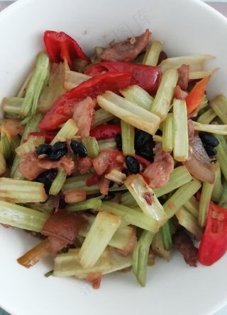 芹菜炒肉图片