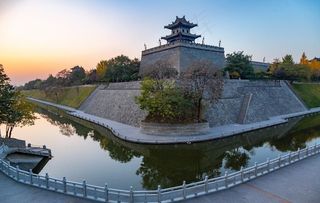 黄昏下的西安角楼图片