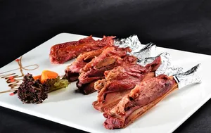 手抓扇子骨图片