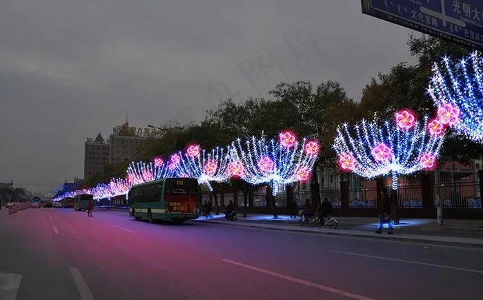 道路树木亮化效果图片(4288X2848(DPI:300))psd模版下载