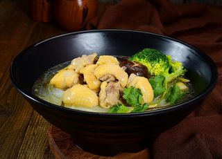 香菇鸡肉米线图片