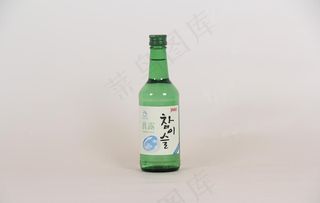 新真露竹炭烧酒图片