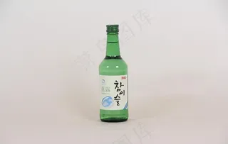 新真露竹炭烧酒图片