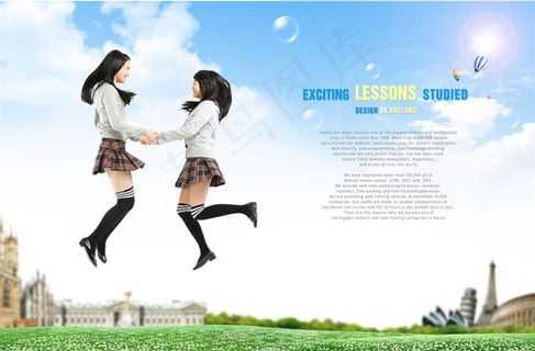 草地跃起的女生