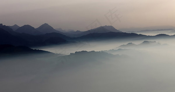 山峰山脉图片