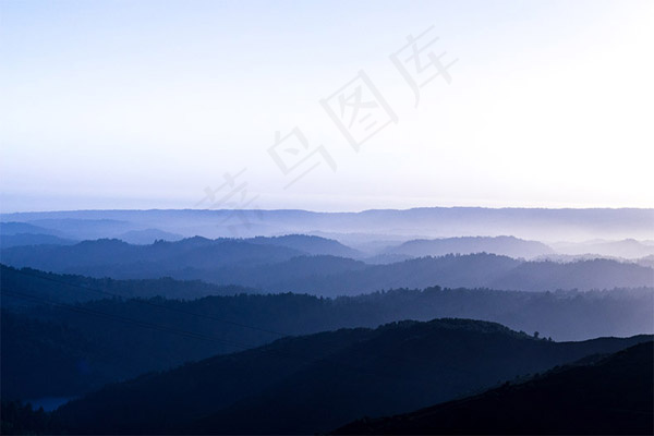 山峰山脉图片