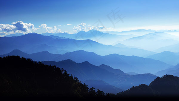 连绵不绝的群山