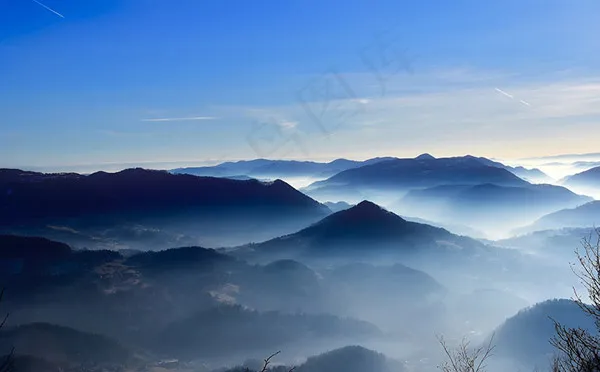 山峰山脉图片