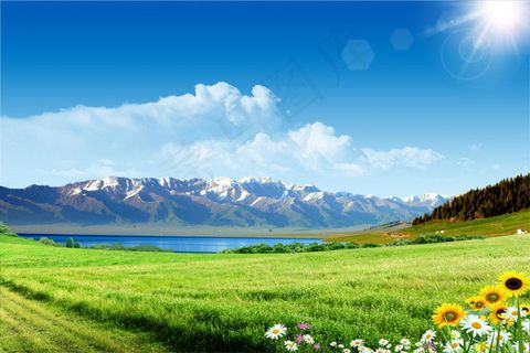 白云下的高山湖泊