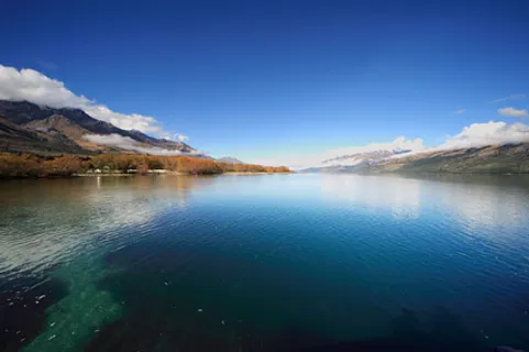 平静的湖面 平静的湖面