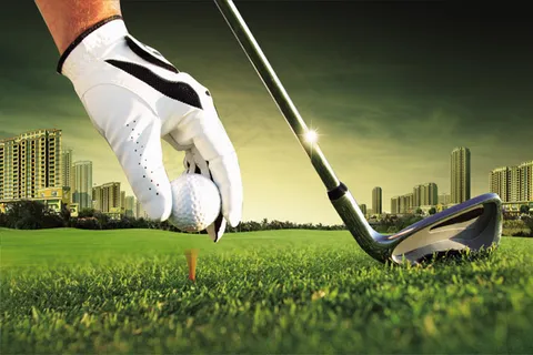 高尔夫球阳光草地