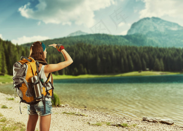 户外旅游的女性