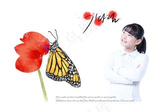 抱着肩膀的女孩