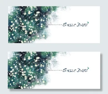 花朵与墨绿色草丛