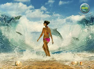 海滩分水创意海报