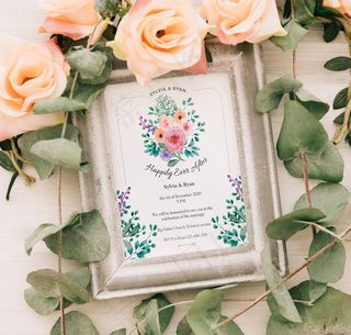 玫瑰花和婚礼邀请相框