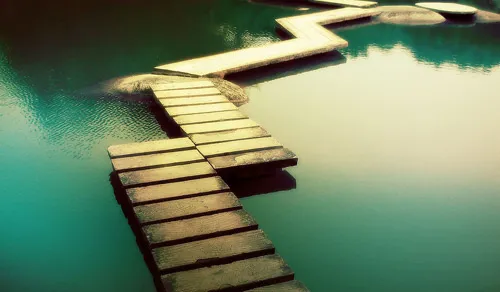 湖中小桥