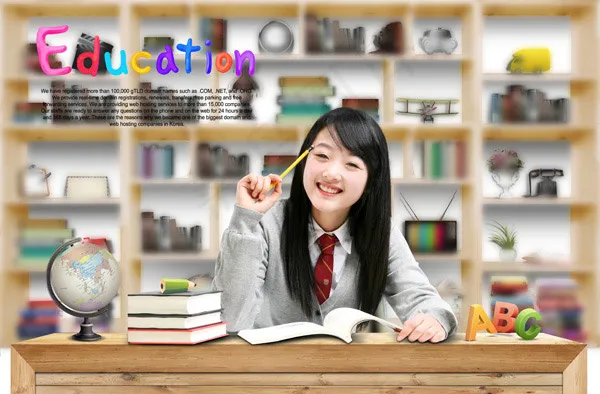 在学习的学生人物(3500X2300(DPI:300))psd模版下载