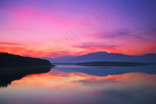 湖泊傍晚风景