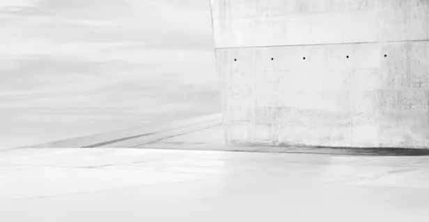 白色纸张折叠钉子免抠