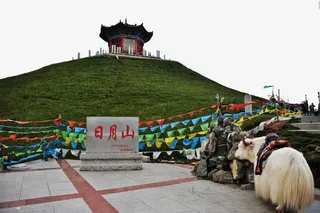 青海日月山风景图免抠
